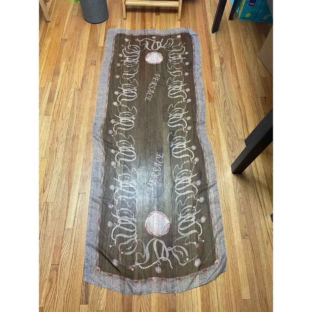 Versace silk scarf - Picture 11 of 12